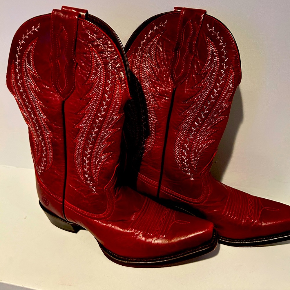 Ariat 7.5 boots in beautiful like new condition